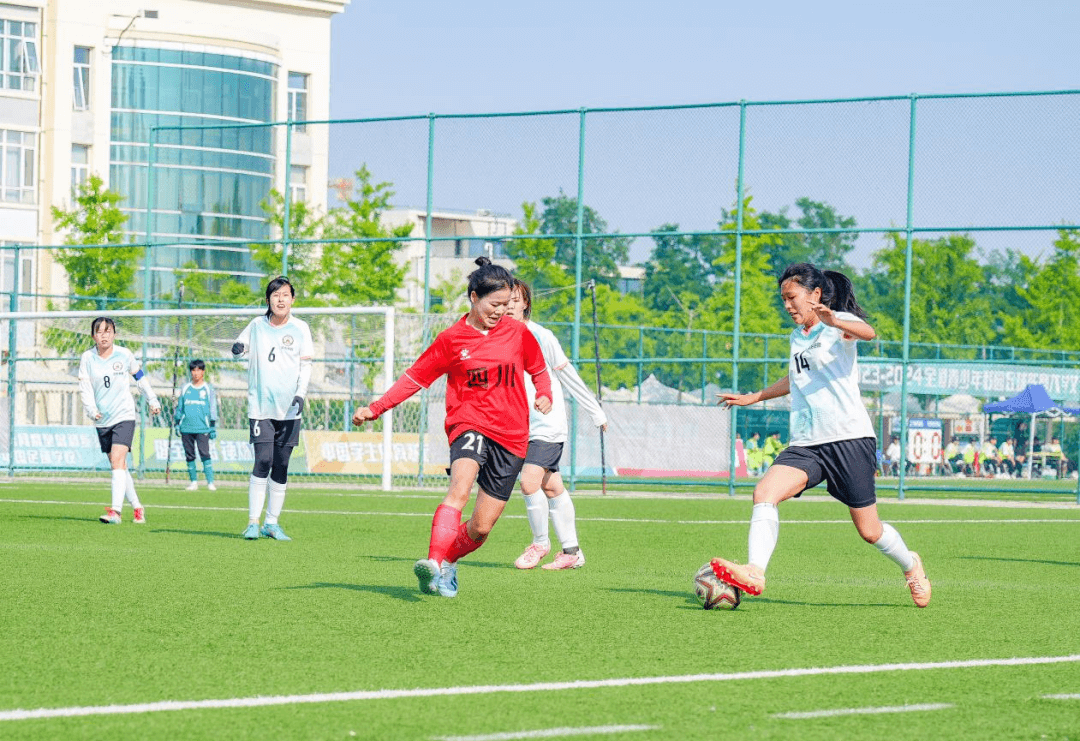 中国足球女子队伍备战比赛，有望闯入前八强