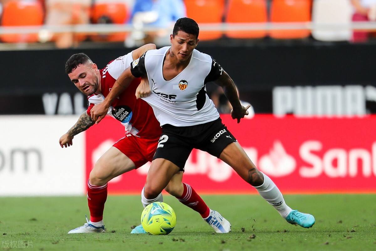 关于意大利国家队稳扎稳打,守住榜首位置的信息 关于意大利国家队稳扎稳打,守住榜首位置的信息