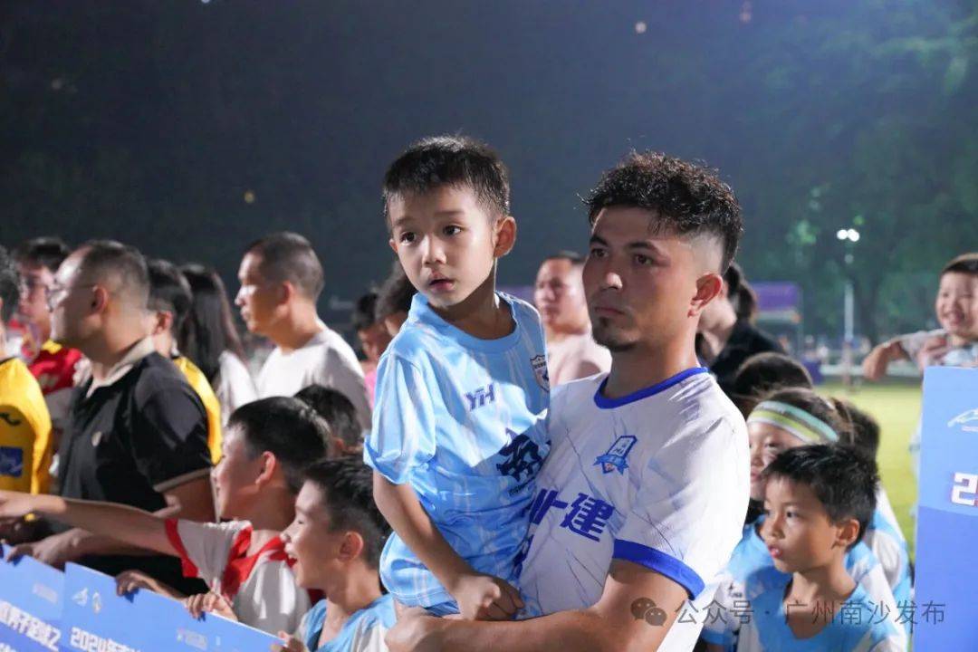 爱游戏-关于球员技术过硬，现场观众欢呼！的信息