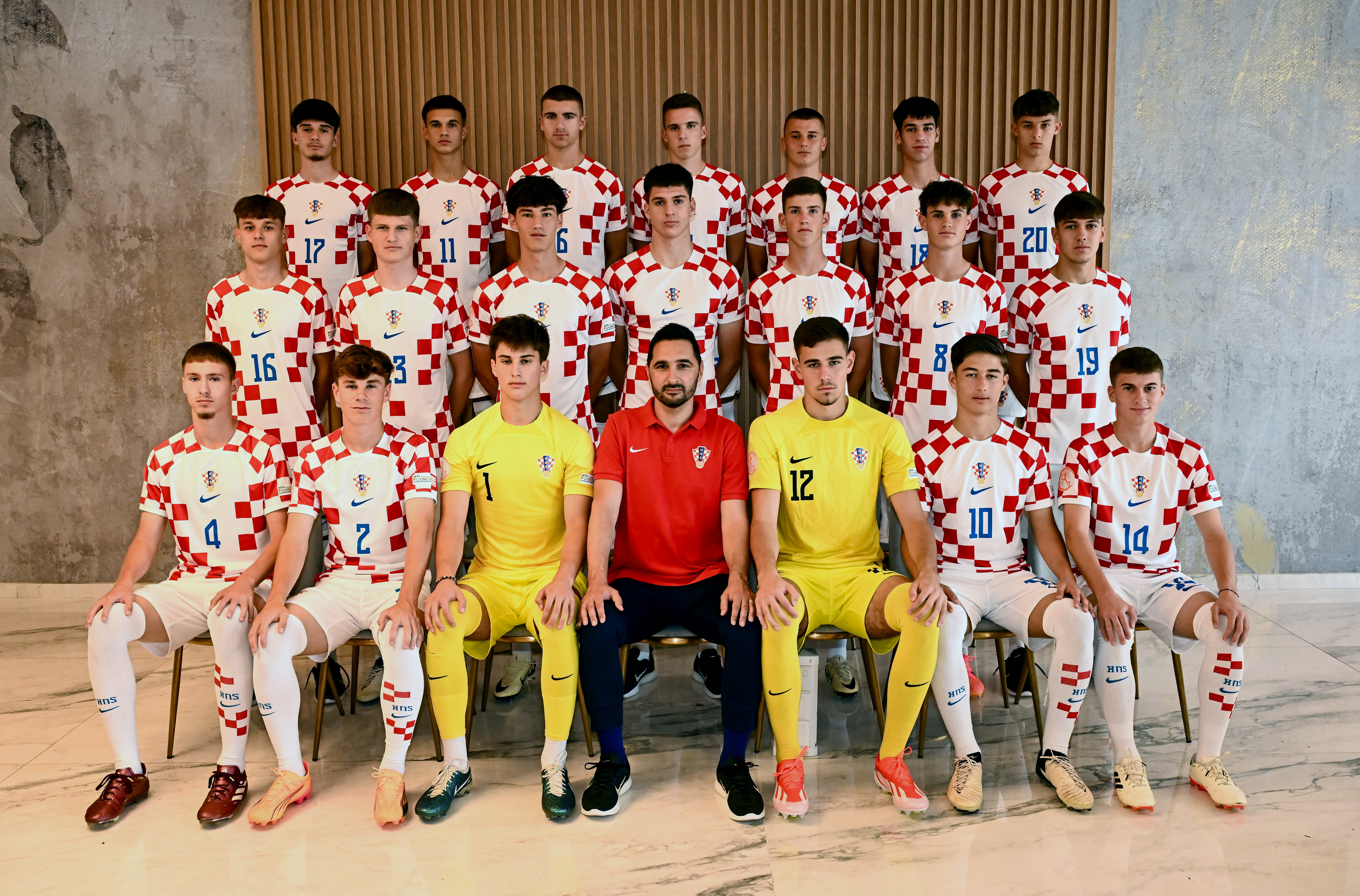 爱游戏tv-克罗地亚队在欧预赛中惊险获胜，晋级机会大增