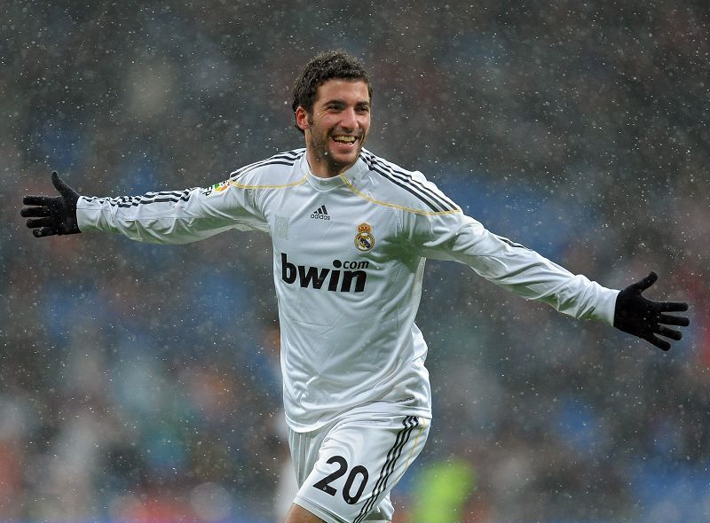 关于尤文图斯球员伊瓜因在比赛中射入关键进球的信息 关于尤文图斯球员伊瓜因在比赛中射入关键进球的信息