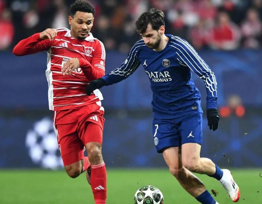 包含欧国球队齐聚赛场，争夺胜利一触即发的词条