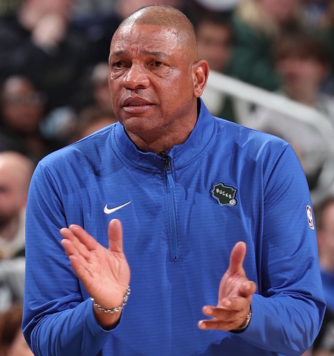 爱游戏娱乐-非洲明星球员在篮球联赛中闪耀,赢得赞誉