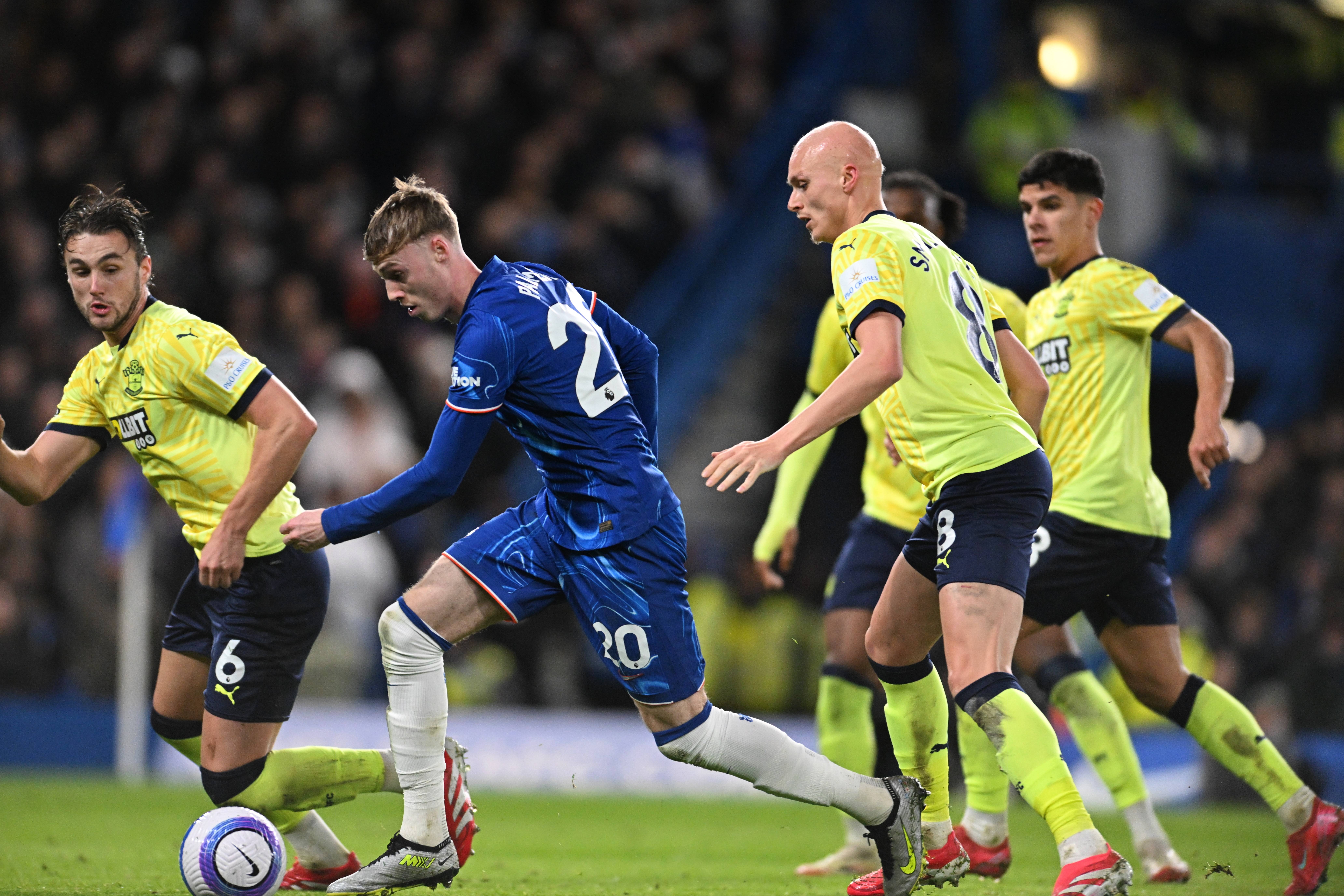 爱游戏在线-切尔西三球大胜,晋级赛场惊艳出场