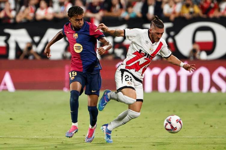 爱游戏官方入口-比利亚雷亚尔全队进攻凶猛,主场豪取三分