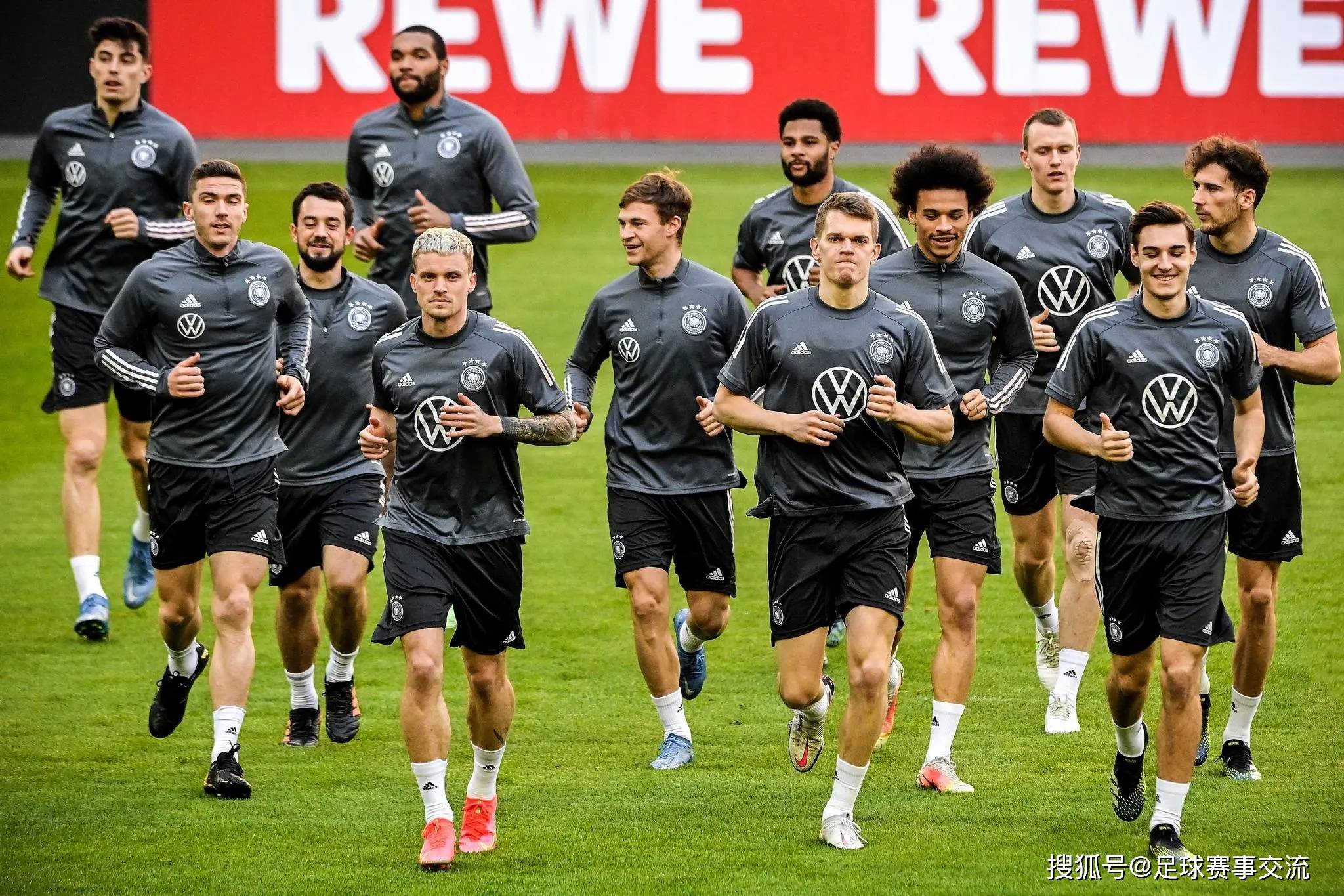 爱游戏官网-强强对话!欧国联赛季现双雄悬殊的简单介绍