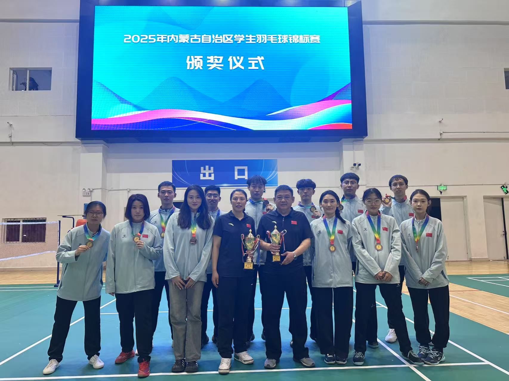 球队在国际比赛中获得胜利的佳绩 球队在国际比赛中获得胜利的佳绩