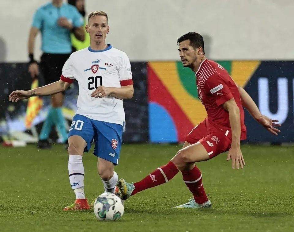 爱游戏下载-关于捷克足球队在激烈比赛中实现绝地反击,夺得胜利的信息