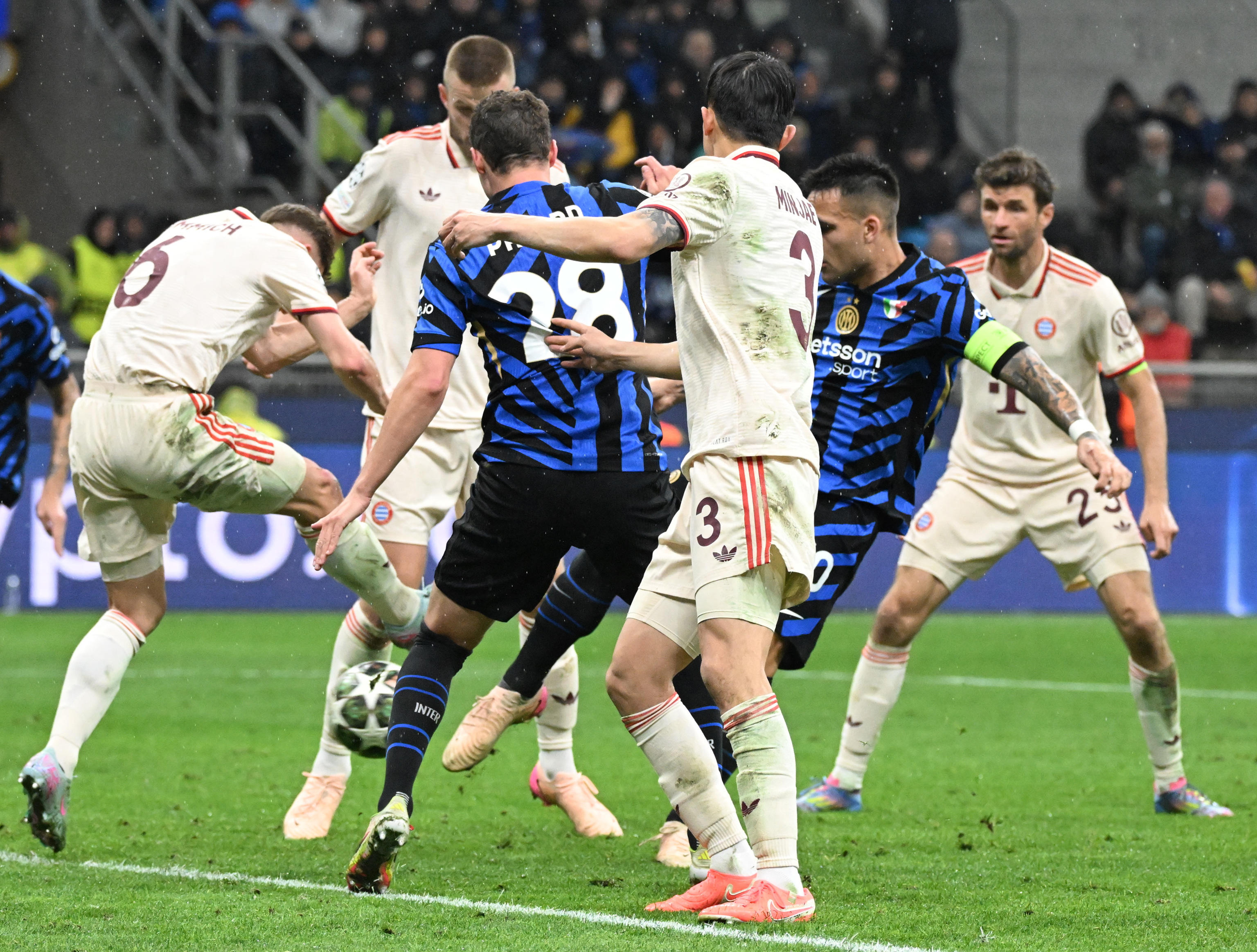 国际足球赛事吸引众多球迷关注