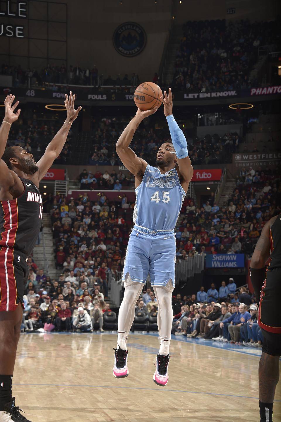 爵士遭遇热火逆转,米切尔虎口奋力 爵士遭遇热火逆转,米切尔虎口奋力