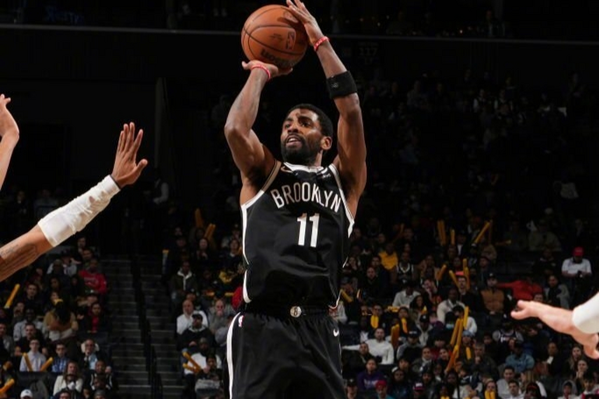 纳什指挥篮网成功反超，欧文关键时刻稳定发挥的简单介绍