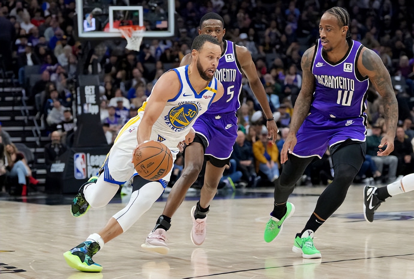 爱游戏入口-勇士惨遭逆转,开拓者主场告捷延续胜势