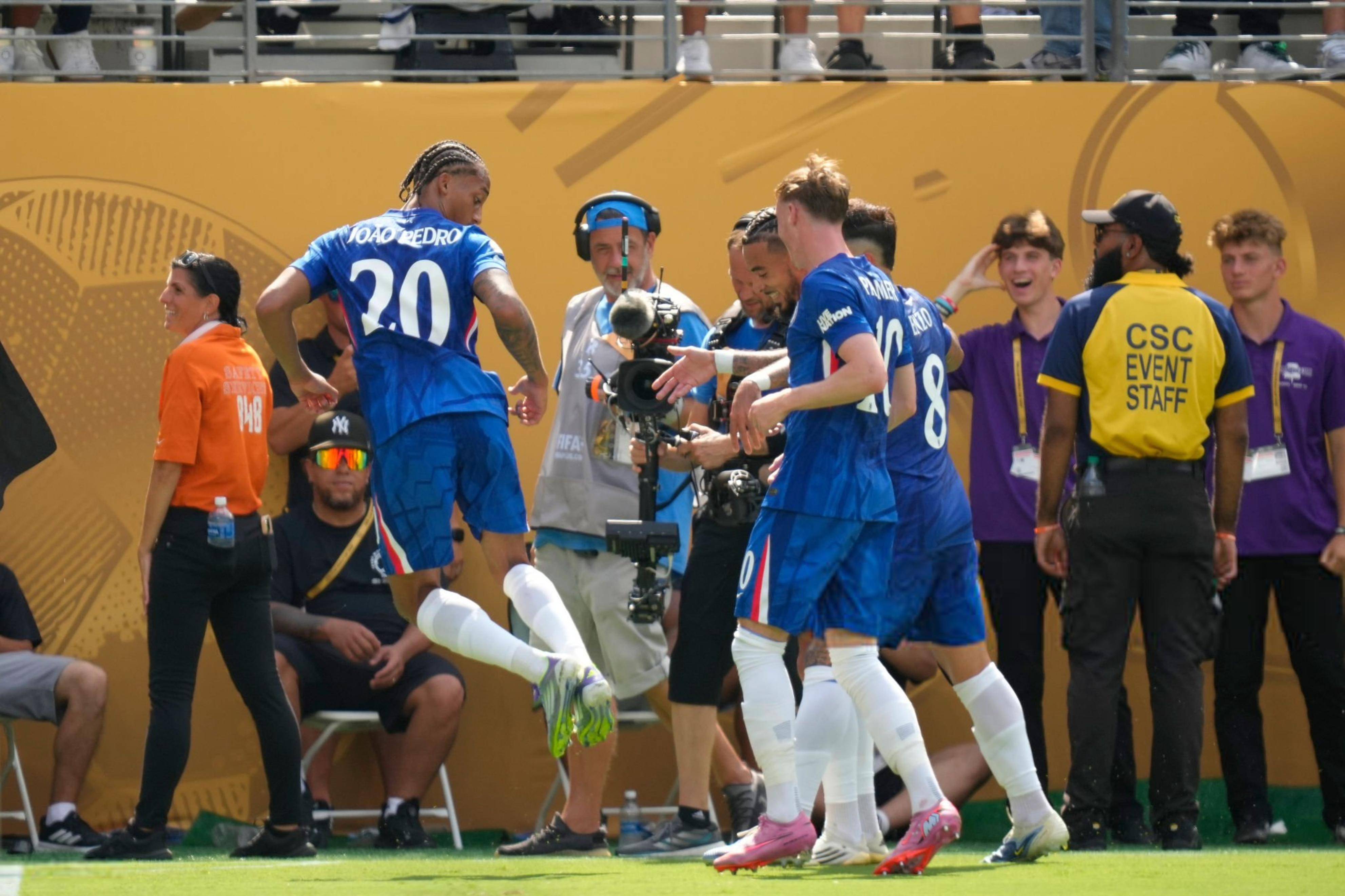 爱游戏大厅-切尔西客场击败对手，争夺欧冠资格闯关成功