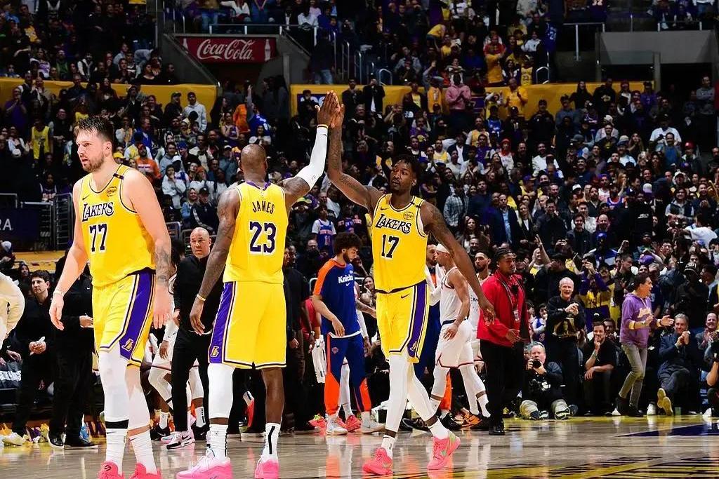 骑士队大胜湖人队,掀起轰动 骑士队大胜湖人队,掀起轰动