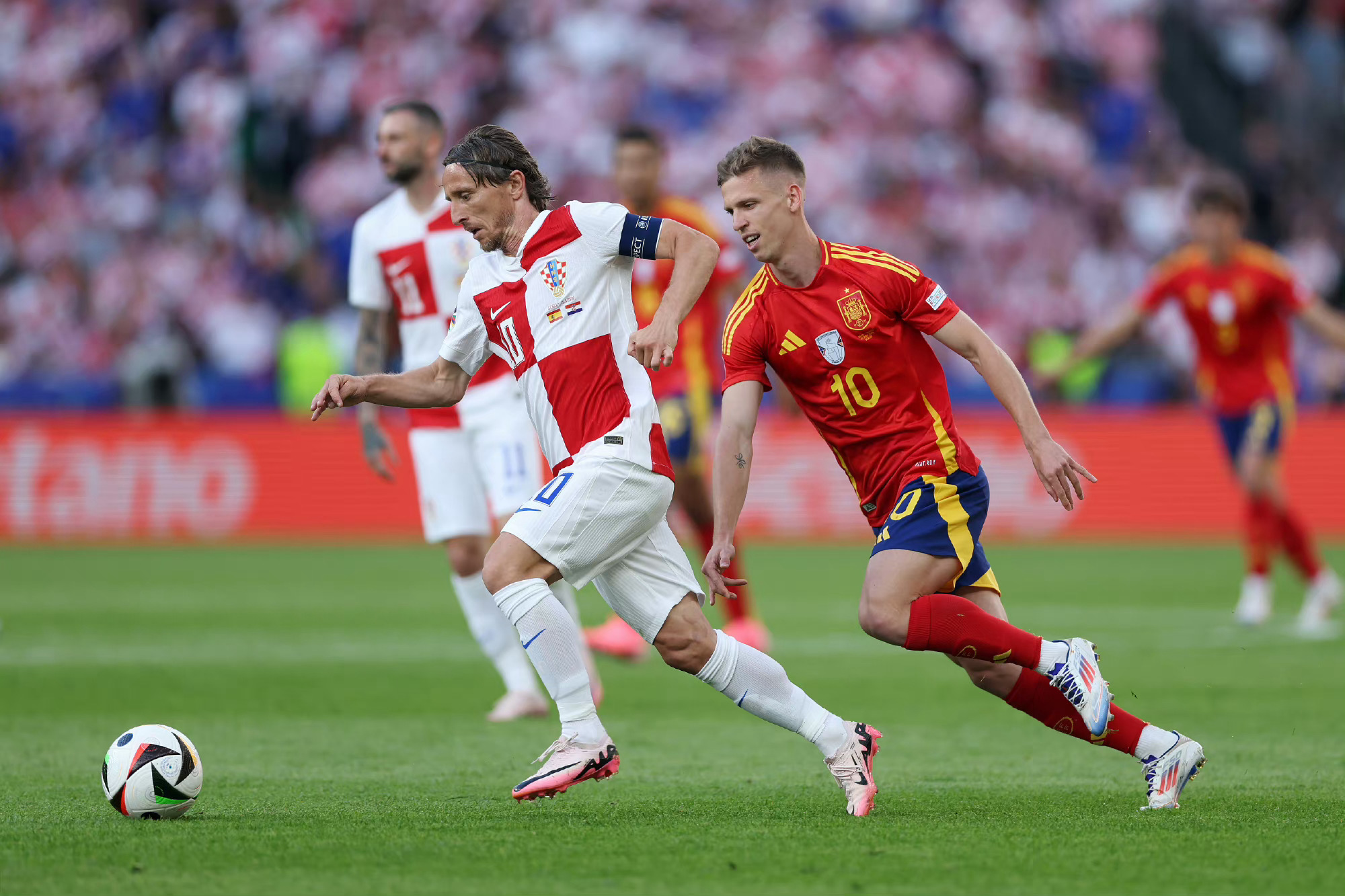 爱游戏大厅-克罗地亚客场大胜意大利，晋级四强