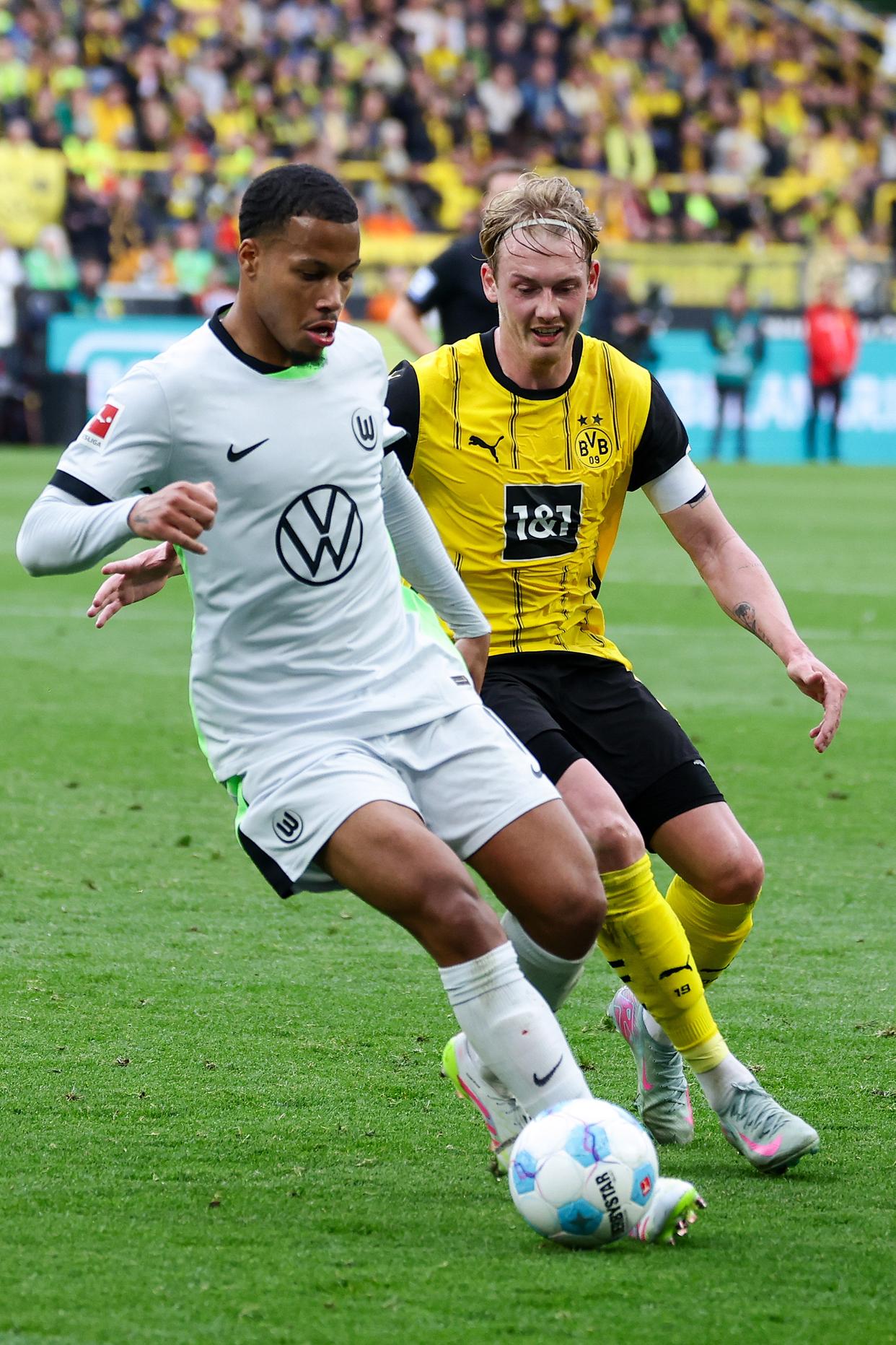 沃尔夫斯堡在客场击败对手,暂时领先 沃尔夫斯堡在客场击败对手,暂时领先