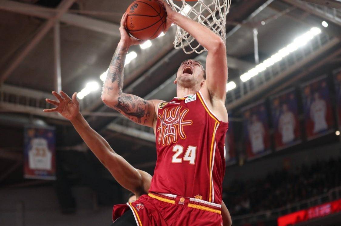 爱游戏APP-异军突起,欧预赛中出现黑马球队