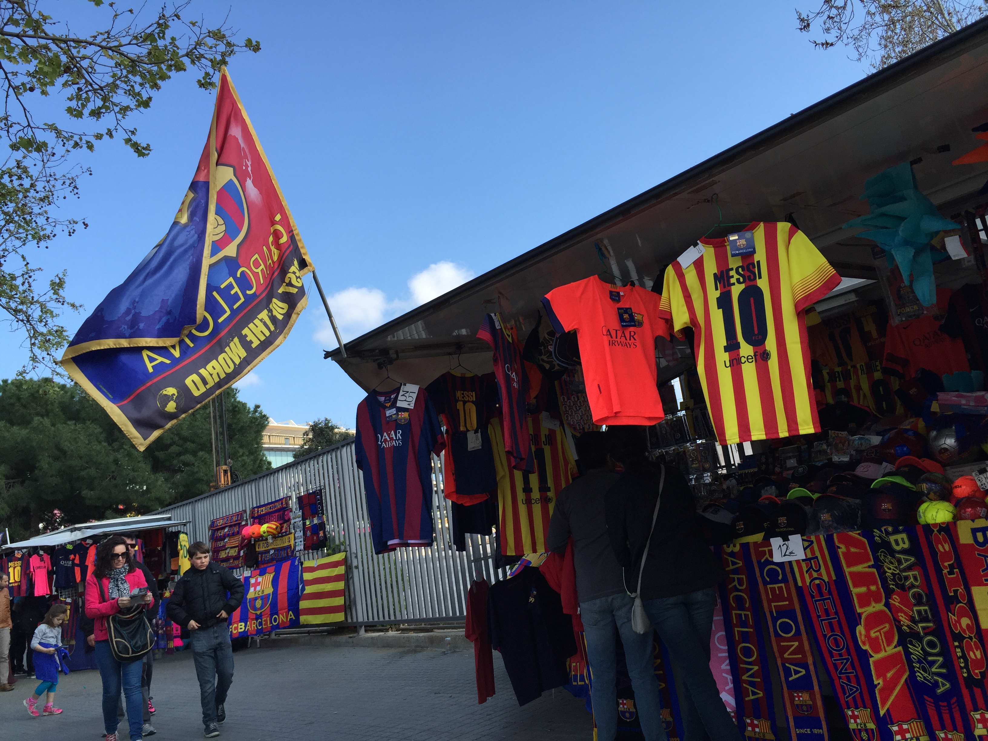 名宿现身球场观赛,扫货球队表现并发表看法 名宿现身球场观赛,扫货球队表现并发表看法