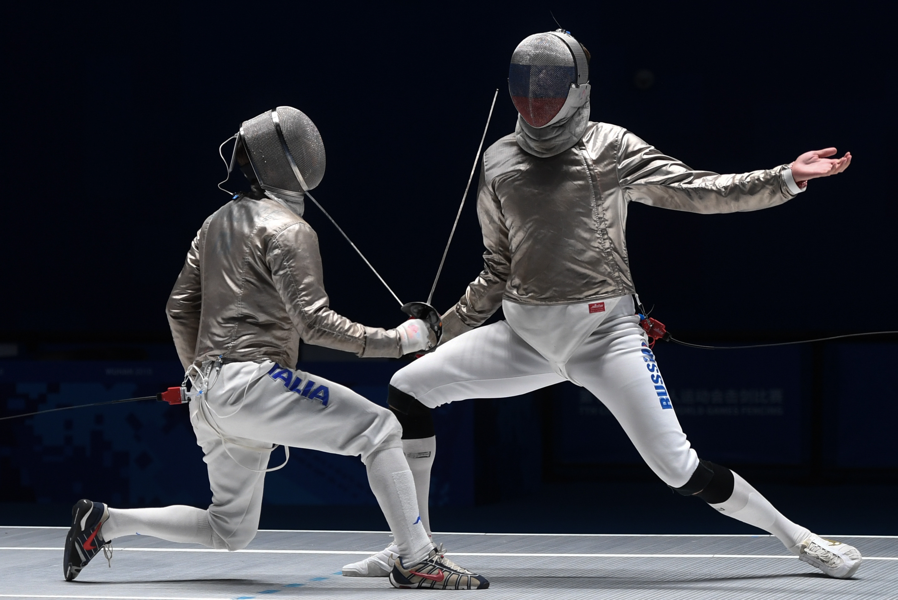 英国击剑代表团再度夺冠,剑拔弩张气势如虹 英国击剑代表团再度夺冠,剑拔弩张气势如虹