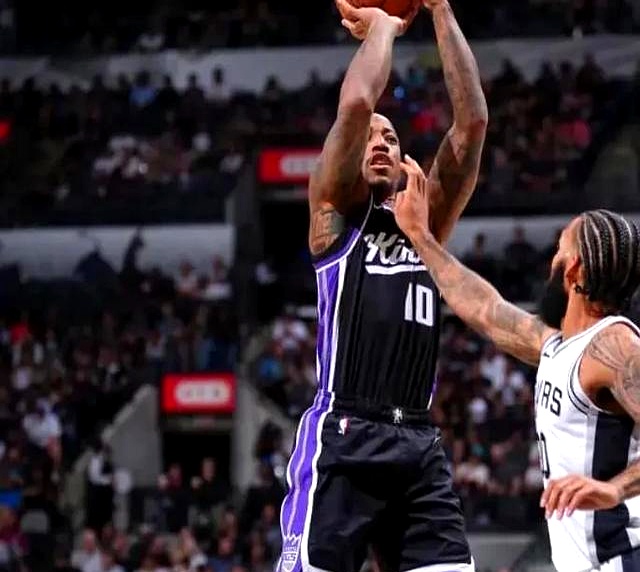 爱游戏官方入口-马刺大破爵士,德罗赞心无旁骛砍下高分