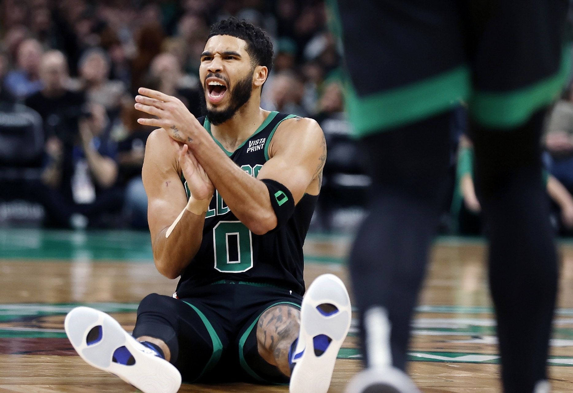 爱游戏娱乐-弗赖堡主场大胜,喜迎背靠背胜利