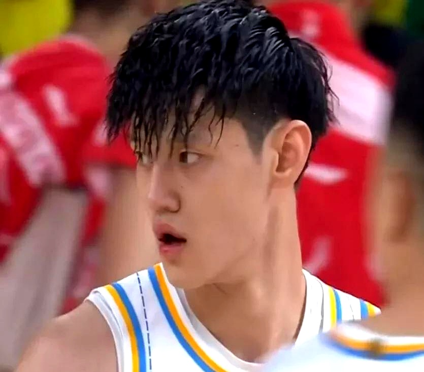 爱游戏娱乐-卡莱拉主场险胜，成功获得宝贵三分