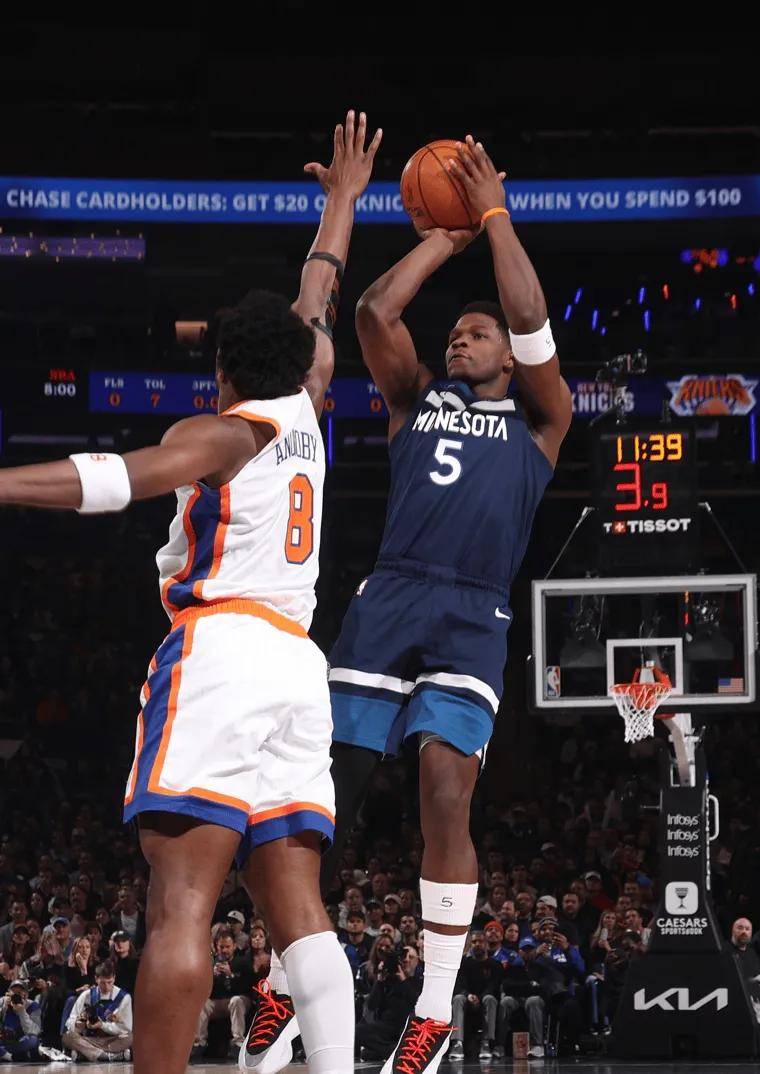 爱游戏大厅-赛场上的豪气与激情，球员们拼尽全力比赛！