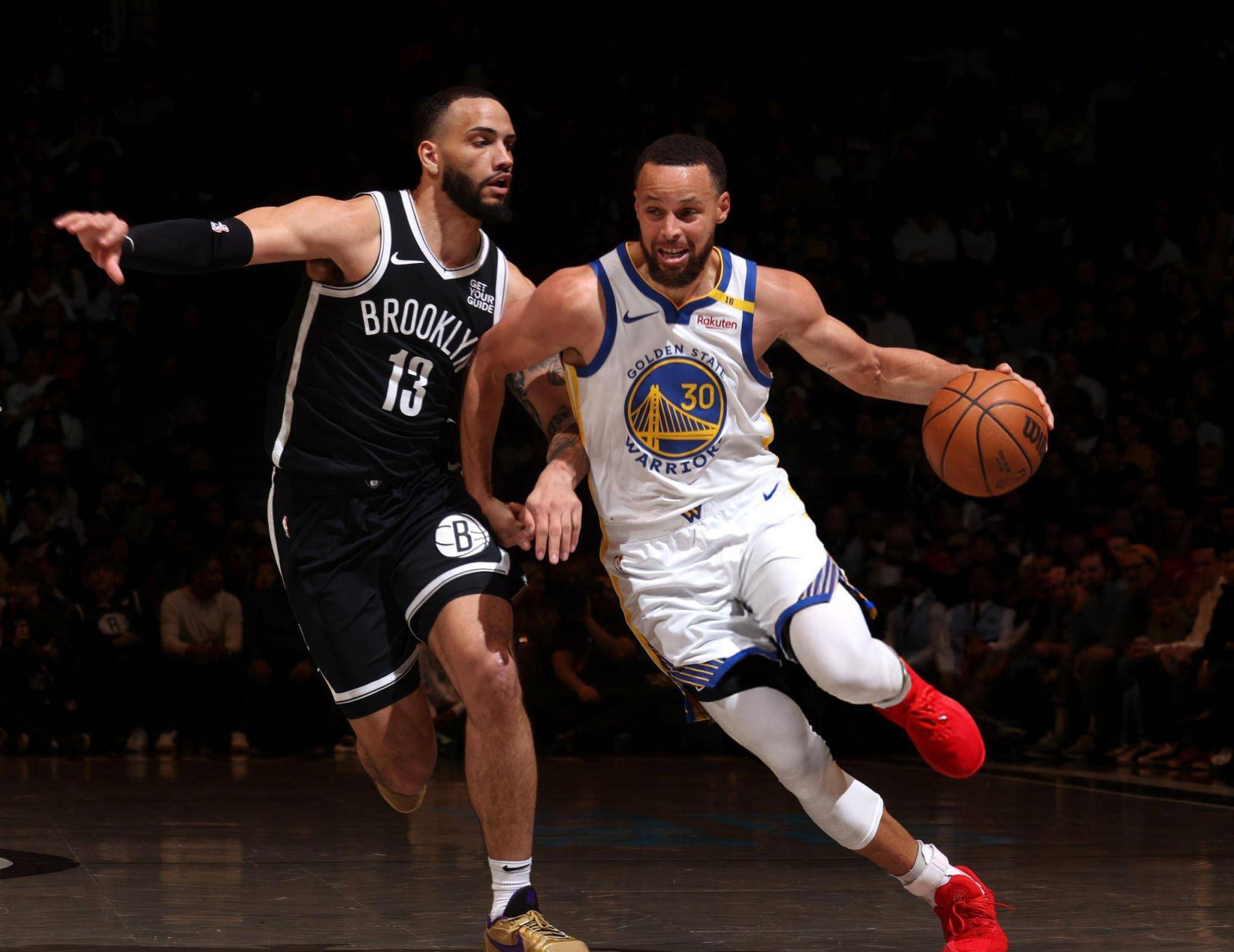 勇士重夺榜首战绩引领西区,库里杜兰特双核发威 勇士重夺榜首战绩引领西区,库里杜兰特双核发威