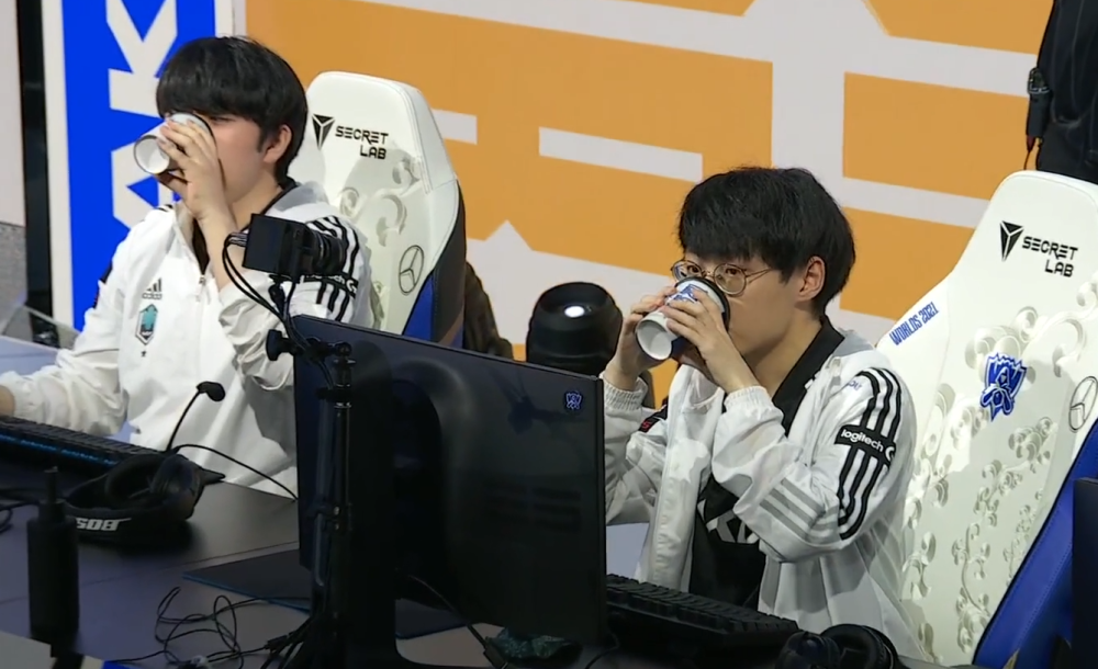 爱游戏娱乐-G2血洗DK,Knight开启传奇时刻宿命之战入围赛,让粉丝疯狂欢呼