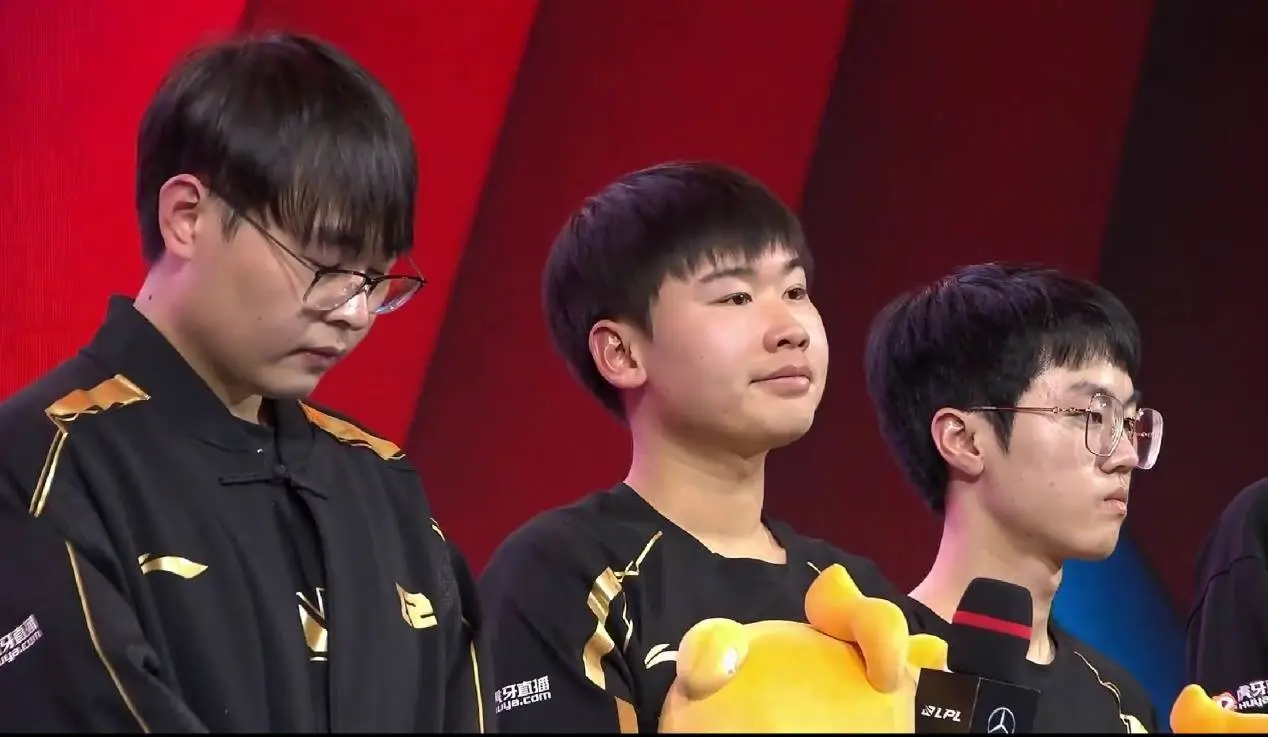 爱游戏在线-NS翻盘RNG,Viper极限生还后反打强强对话四强赛,引爆全场热议