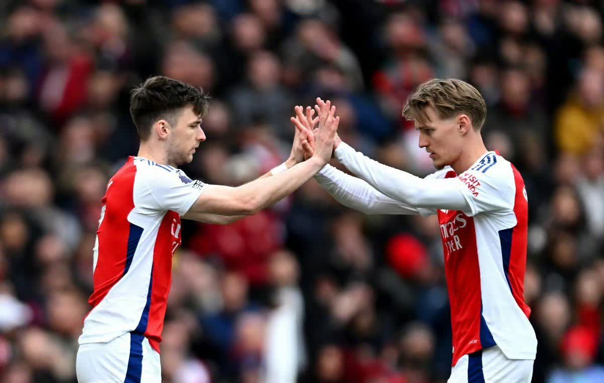 包含里昂完胜利物浦，阿尔瓦雷斯刷新纪录的词条