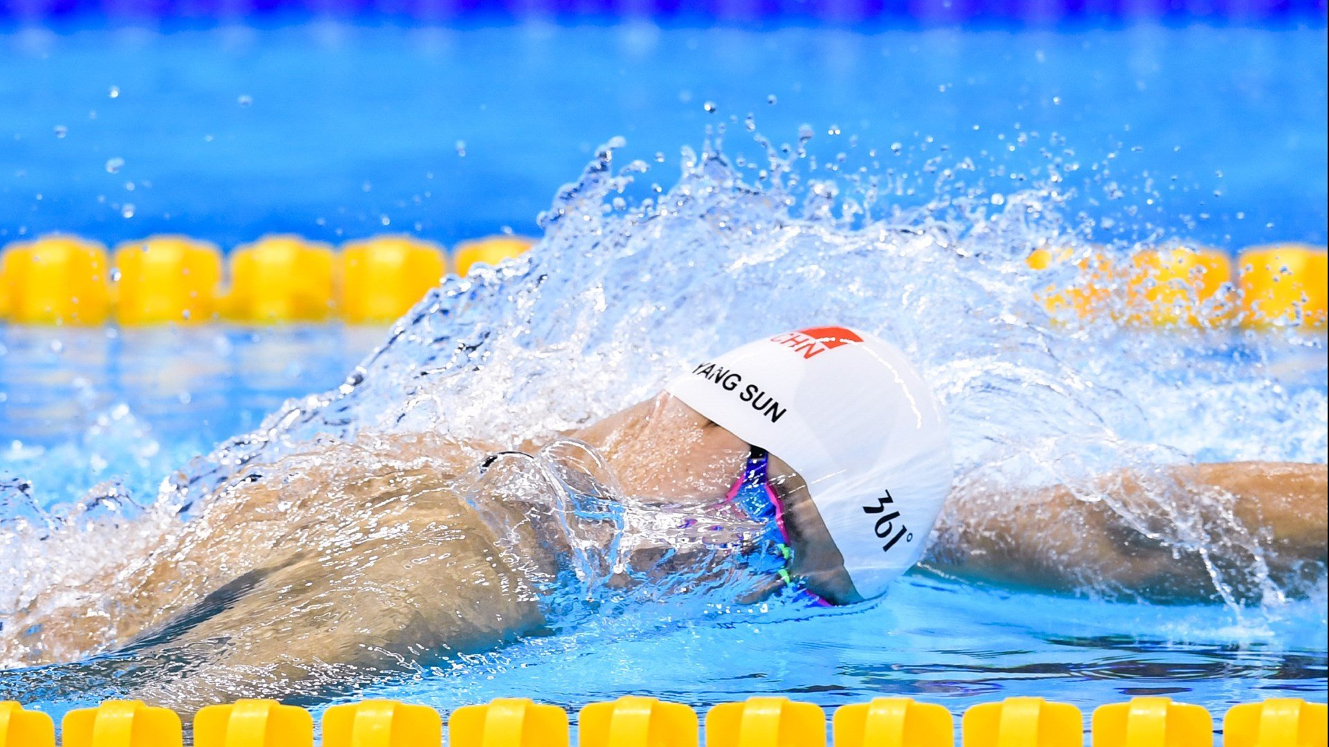 引擎撕裂黑夜，保罗·里卡多的救赎之战