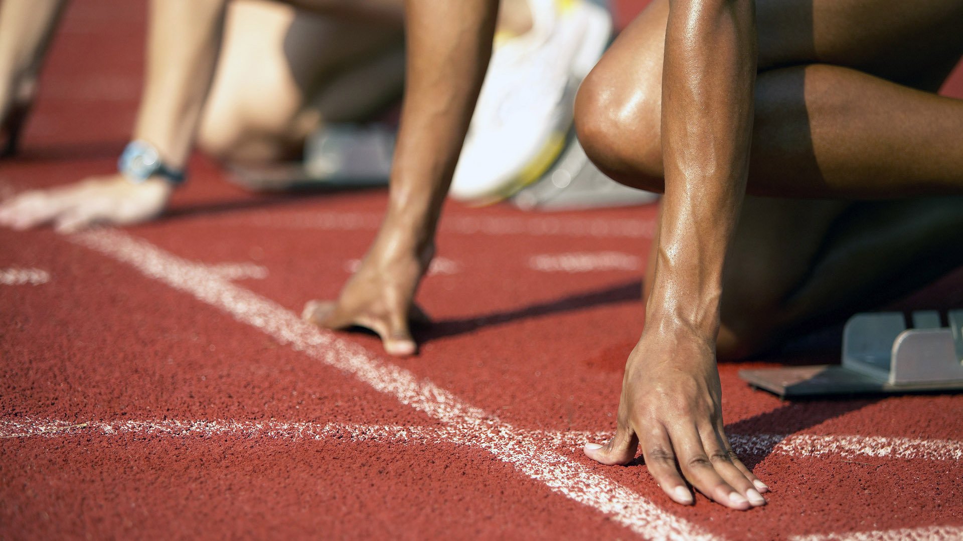 爱游戏下载-霓虹赛道末章,当卡瓦哈尔从僚机变身为王