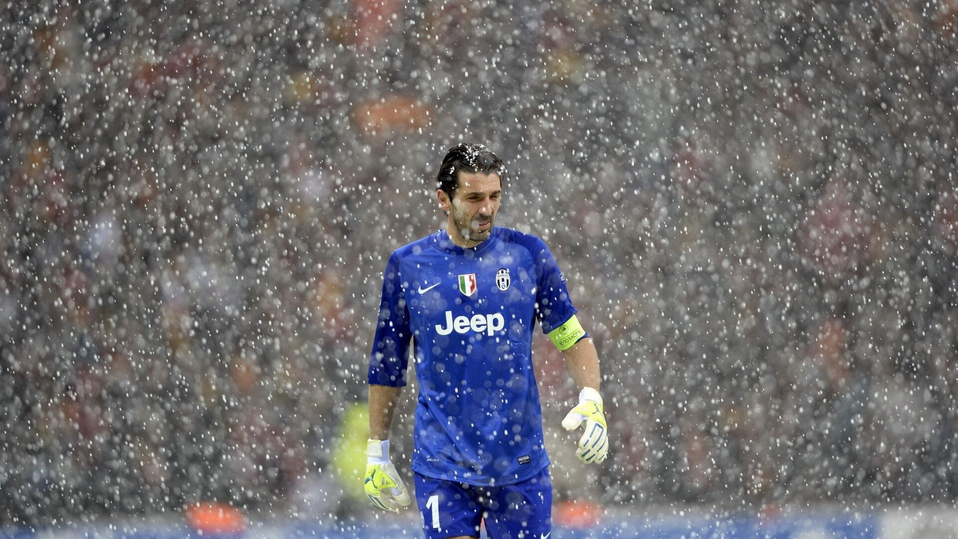 爱游戏官网-极限心跳，F1年度争冠之夜，见证米切尔如何成为大场面先生